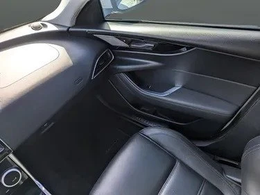 2020 Jaguar XE - Image 11 of 20