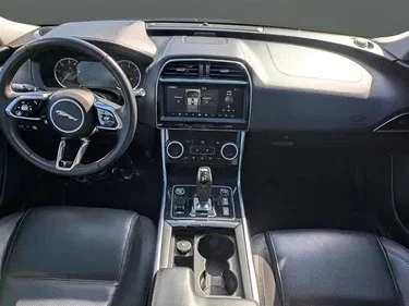 2020 Jaguar XE - Image 9 of 20