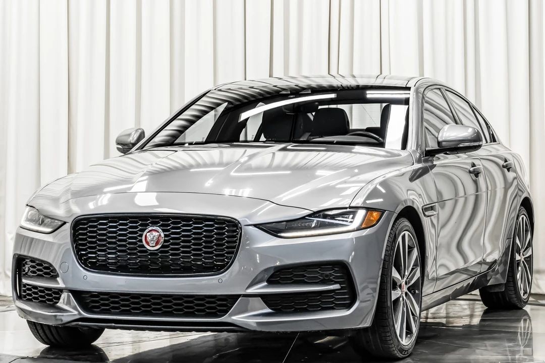 2020 Jaguar XE - Image 5 of 12