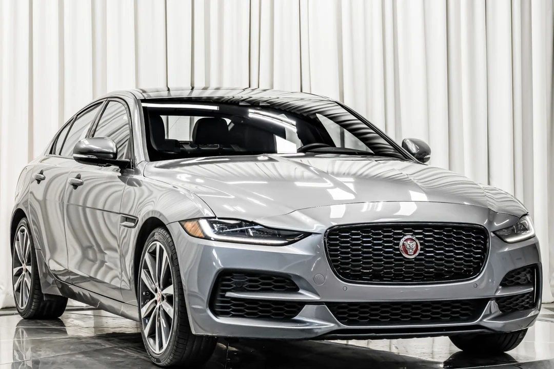 2020 Jaguar XE - Image 3 of 12