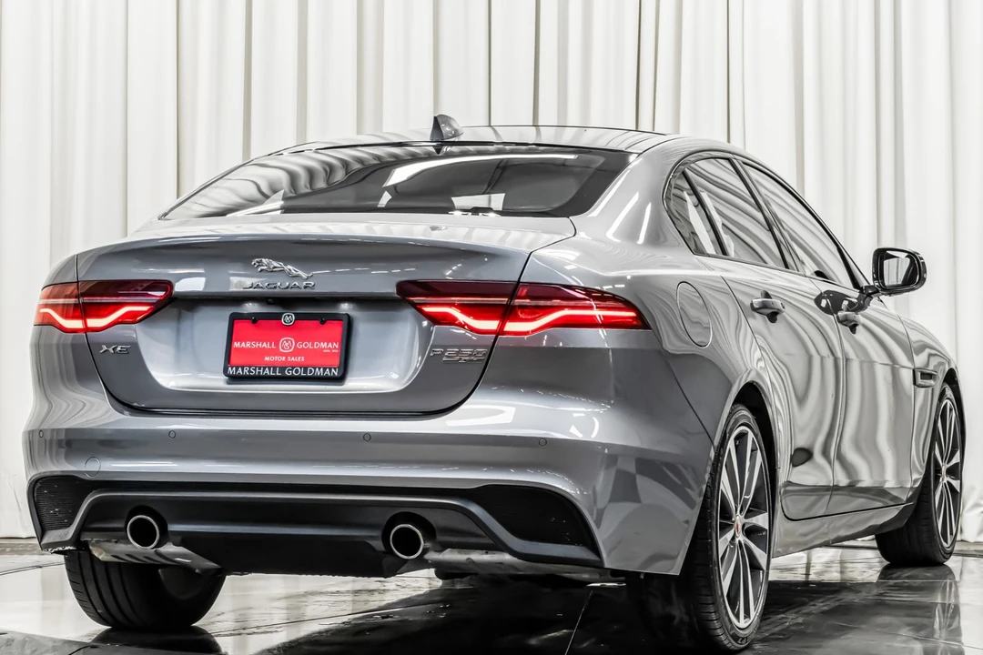 2020 Jaguar XE - Image 9 of 12