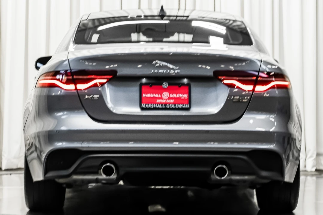 2020 Jaguar XE - Image 8 of 12