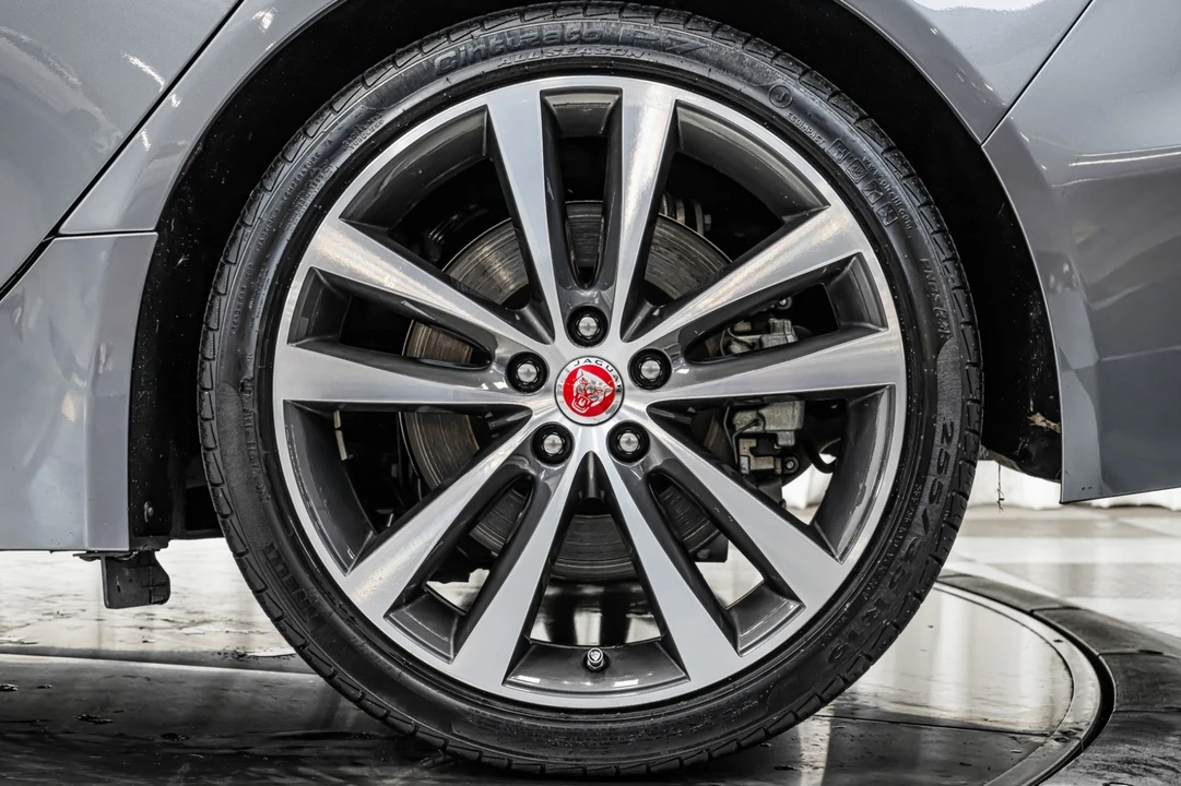 2020 Jaguar XE - Image 11 of 21