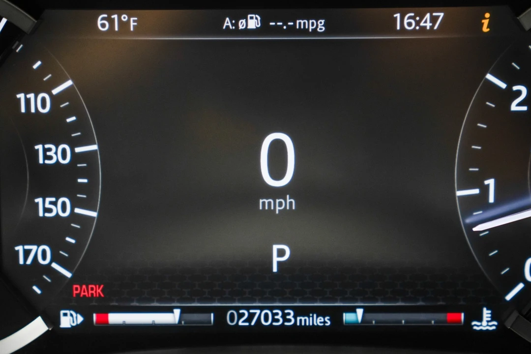 2020 Jaguar XE - Image 16 of 21
