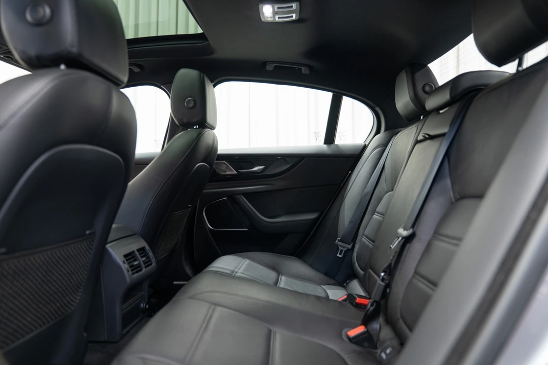 2020 Jaguar XE - Image 14 of 21