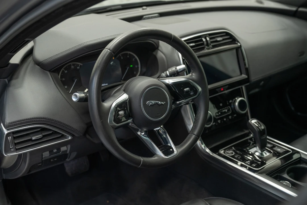 2020 Jaguar XE - Image 13 of 21