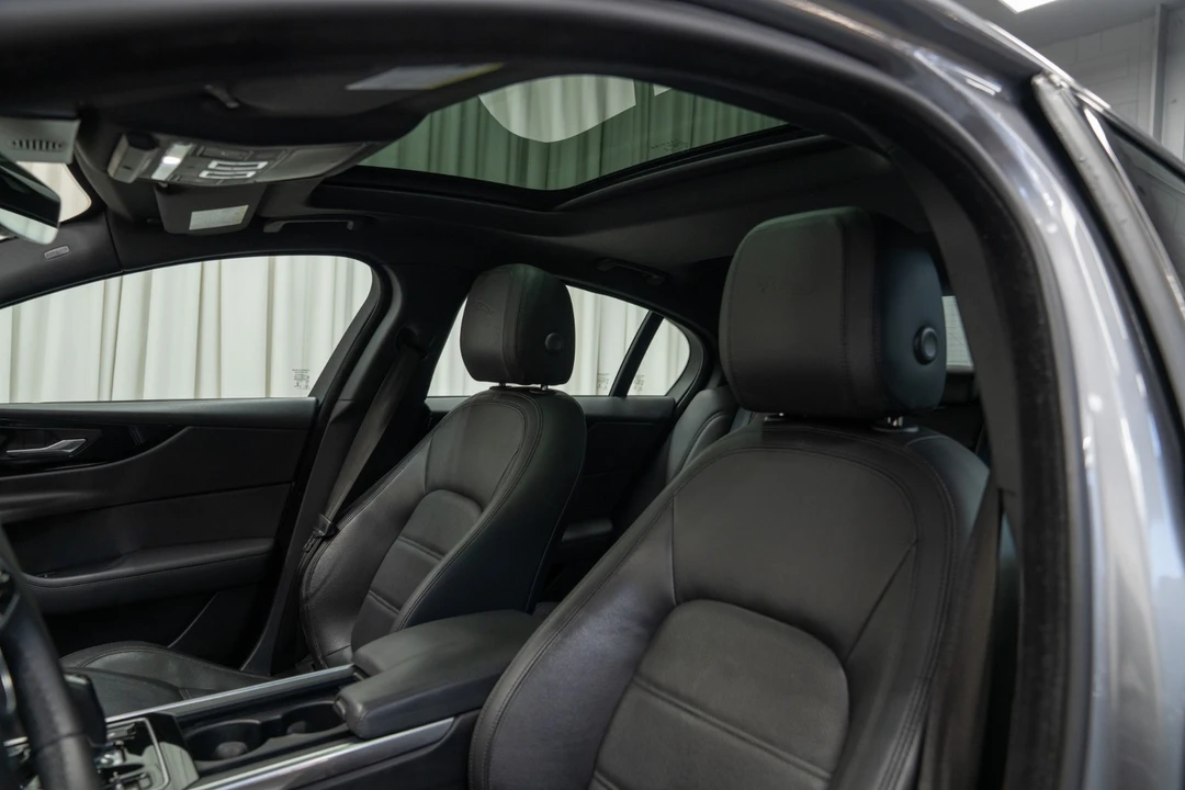 2020 Jaguar XE - Image 17 of 21