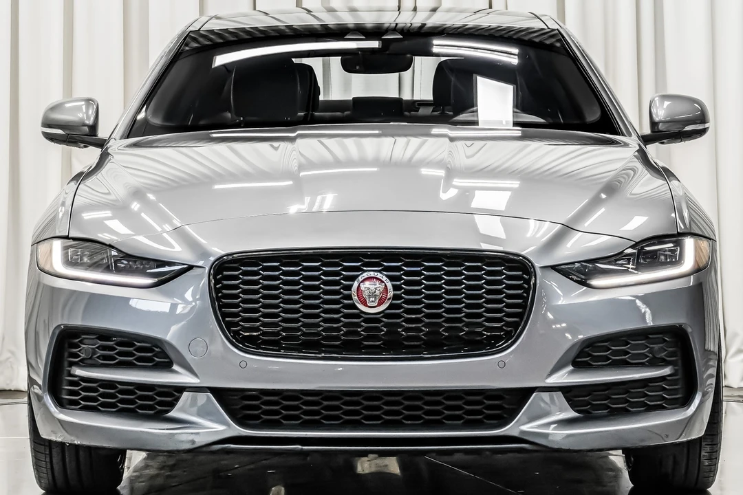 2020 Jaguar XE - Image 4 of 21