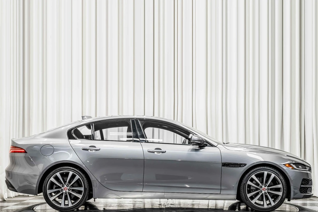 2020 Jaguar XE - Image 2 of 21