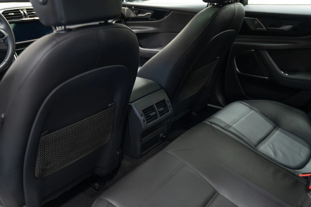 2020 Jaguar XE - Image 20 of 21