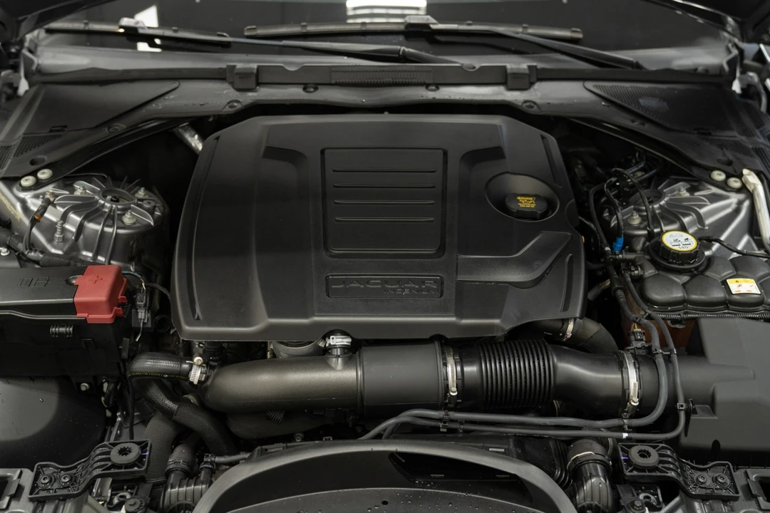 2020 Jaguar XE - Image 12 of 21