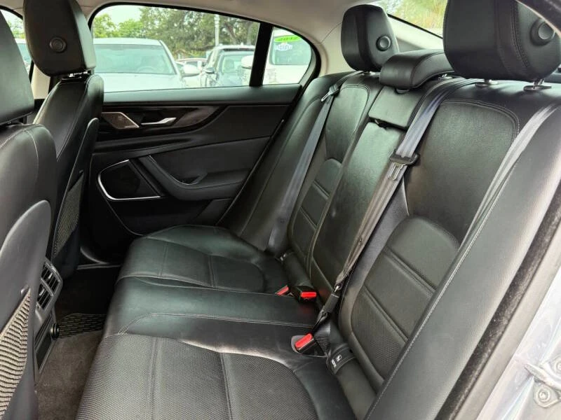 2020 Jaguar XE - Image 18 of 20