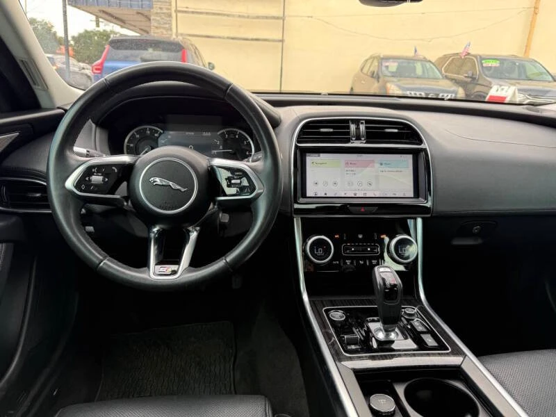 2020 Jaguar XE - Image 12 of 20