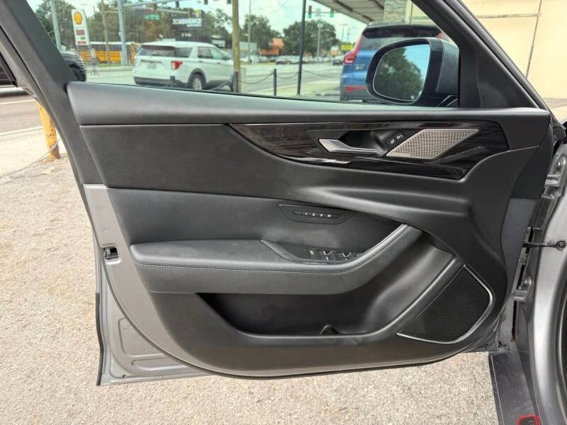2020 Jaguar XE - Image 9 of 20