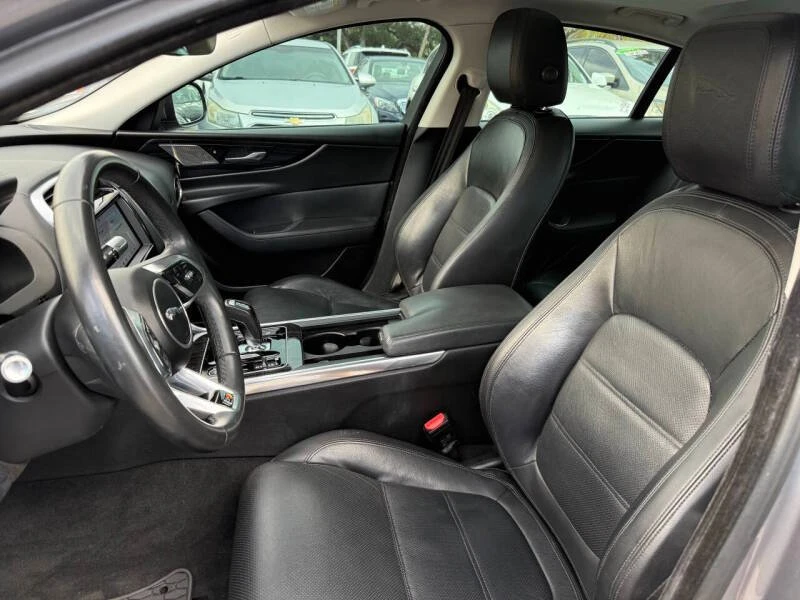 2020 Jaguar XE - Image 10 of 20