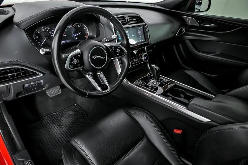 2020 Jaguar XE - Image 19 of 21