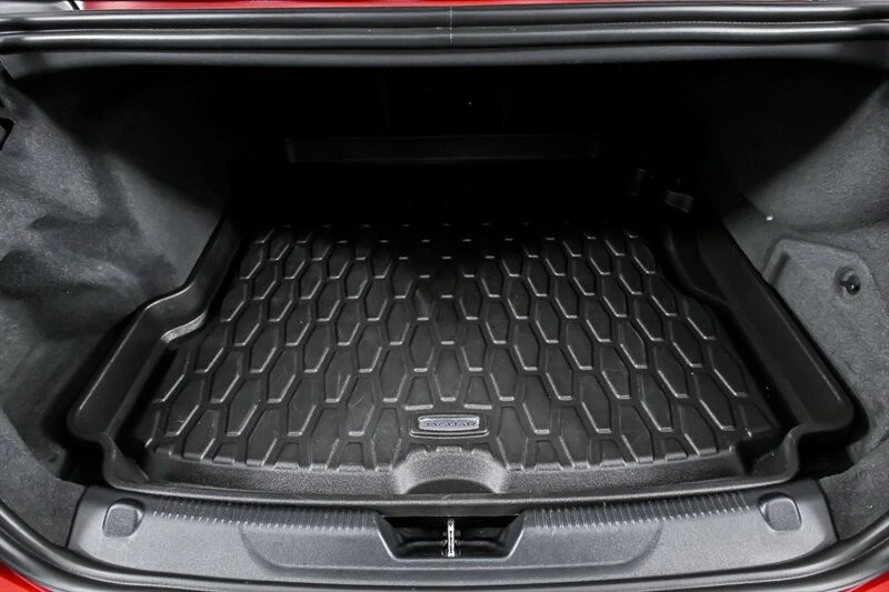 2020 Jaguar XE - Image 15 of 21