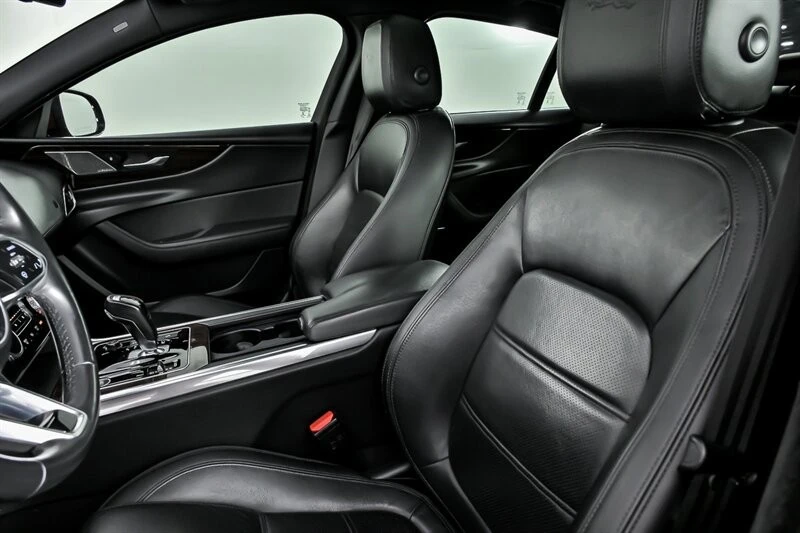 2020 Jaguar XE - Image 21 of 21