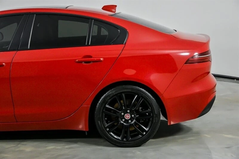 2020 Jaguar XE - Image 8 of 12