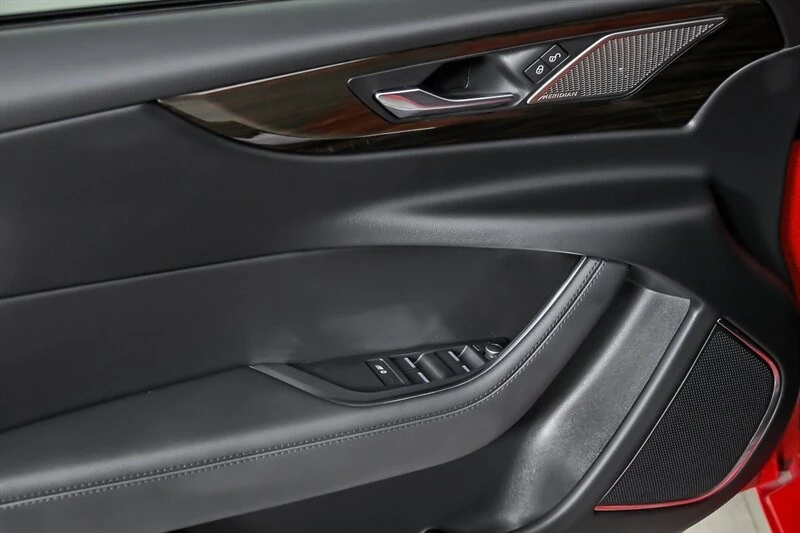 2020 Jaguar XE - Image 17 of 21