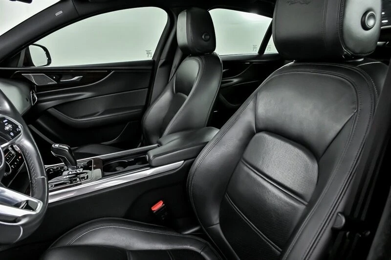 2020 Jaguar XE - Image 21 of 21