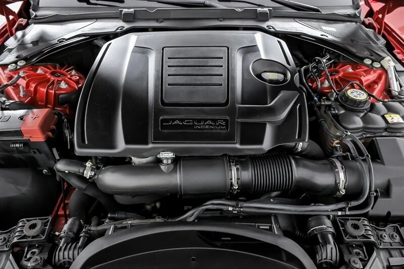 2020 Jaguar XE - Image 16 of 21