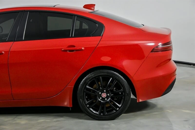 2020 Jaguar XE - Image 8 of 21