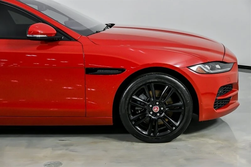 2020 Jaguar XE - Image 14 of 21