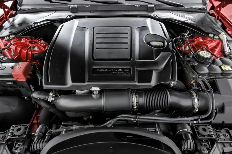 2020 Jaguar XE - Image 16 of 21