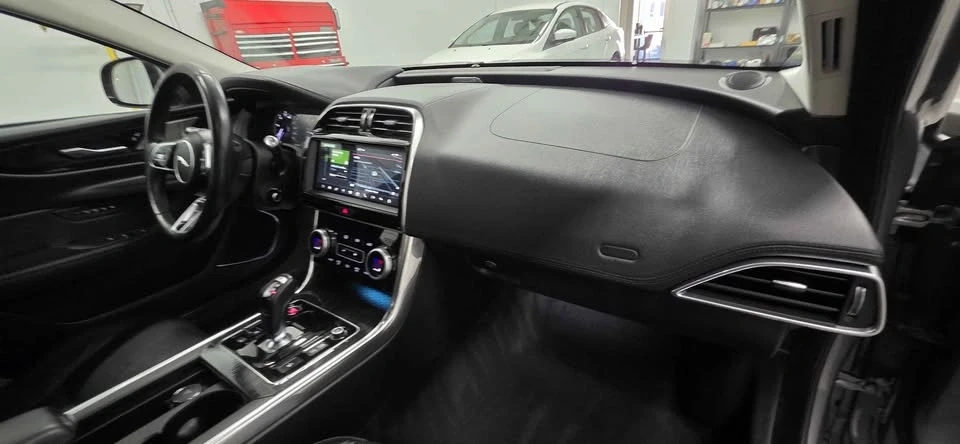 2020 Jaguar XE - Image 13 of 19