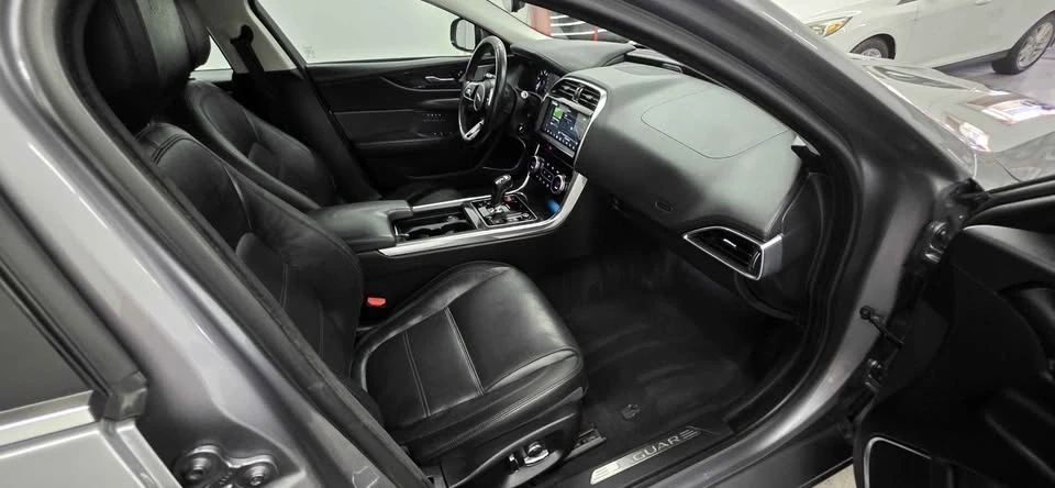 2020 Jaguar XE - Image 12 of 19