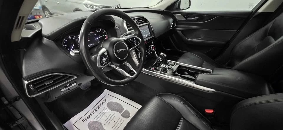 2020 Jaguar XE - Image 10 of 19