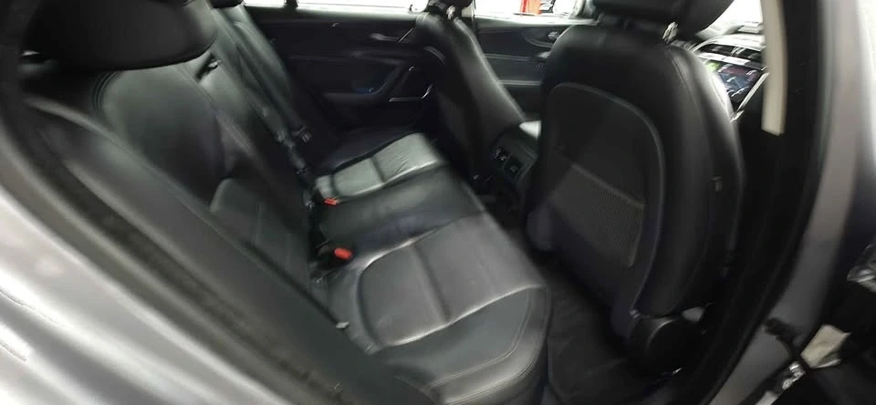 2020 Jaguar XE - Image 15 of 19