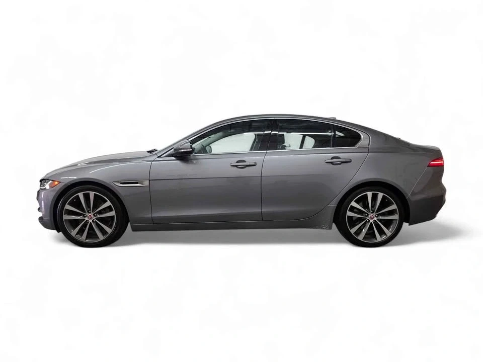 2020 Jaguar XE - Image 9 of 19