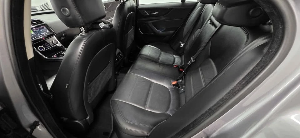 2020 Jaguar XE - Image 19 of 19