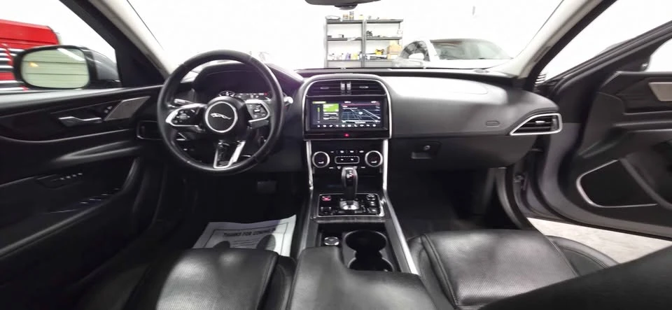 2020 Jaguar XE - Image 10 of 19