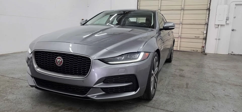 2020 Jaguar XE - Image 5 of 19