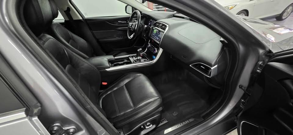 2020 Jaguar XE - Image 14 of 19