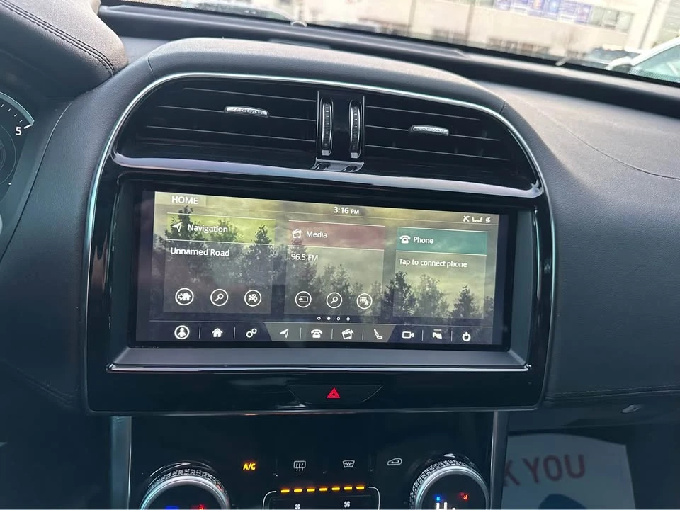 2020 Jaguar XE - Image 15 of 20