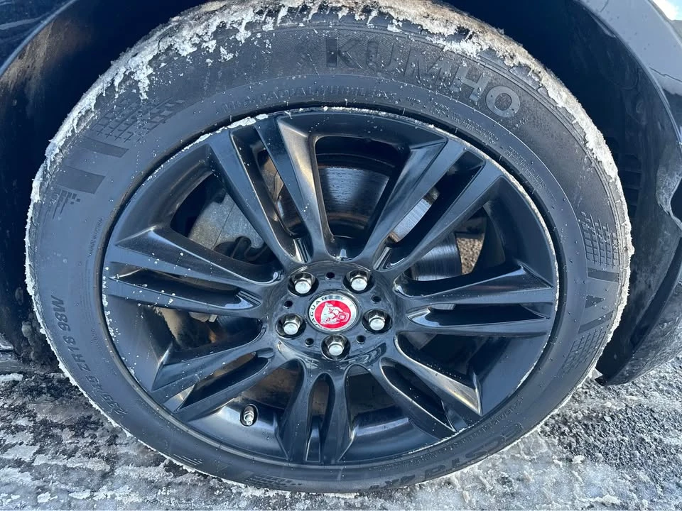 2020 Jaguar XE - Image 5 of 20
