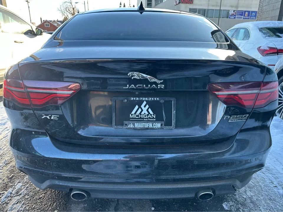2020 Jaguar XE - Image 7 of 20