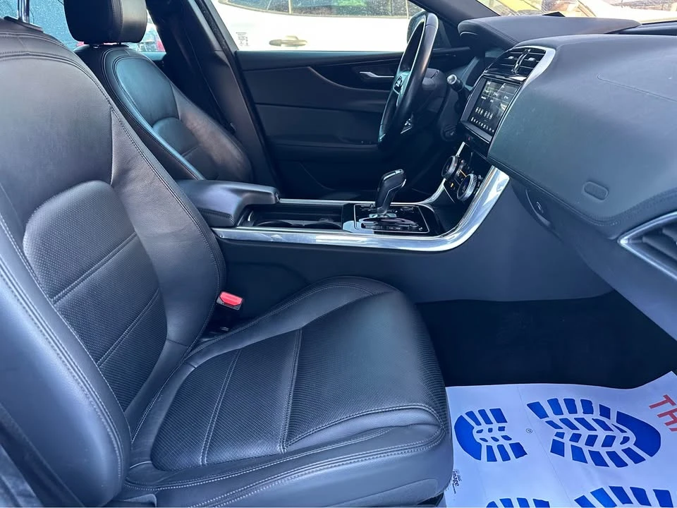 2020 Jaguar XE - Image 11 of 20