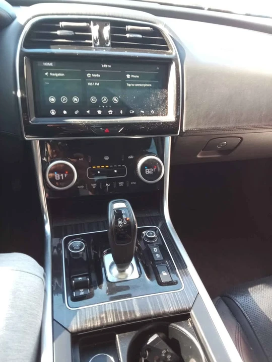 2020 Jaguar XE - Image 5 of 9