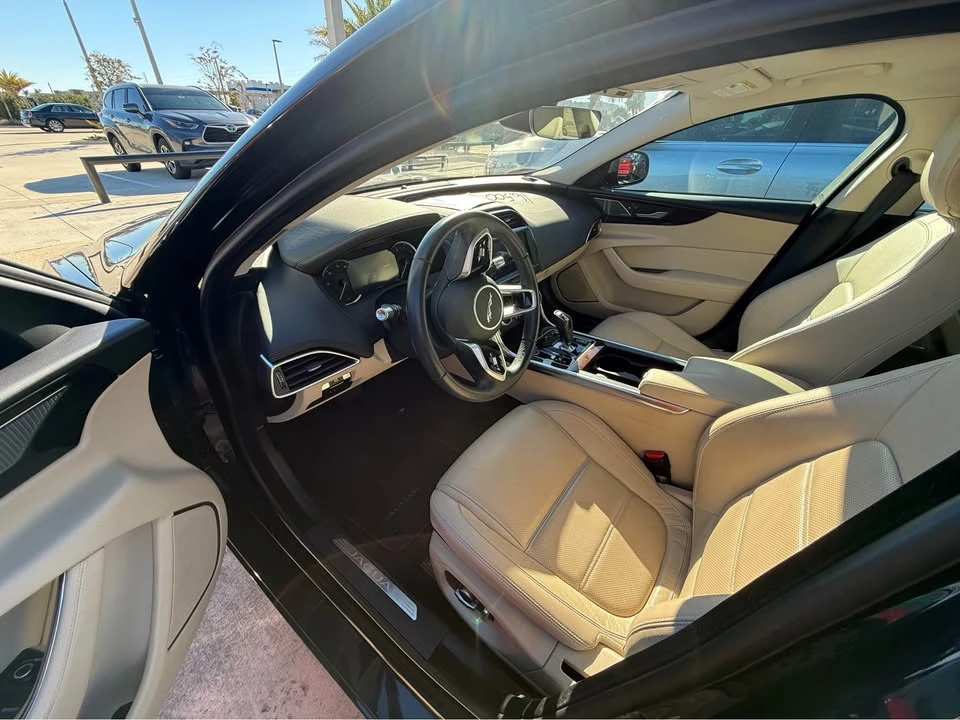 2020 Jaguar XE - Image 5 of 7