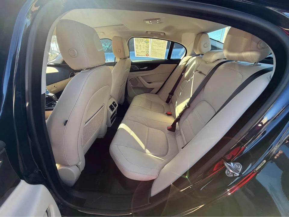2020 Jaguar XE - Image 7 of 7
