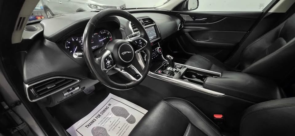 2020 Jaguar XE - Image 8 of 17