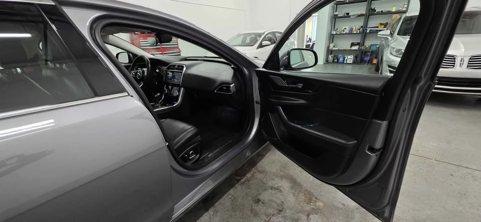 2020 Jaguar XE - Image 11 of 17