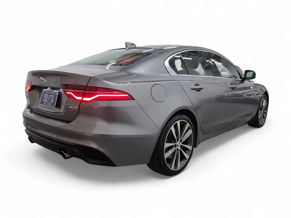 2020 Jaguar XE - Image 5 of 17