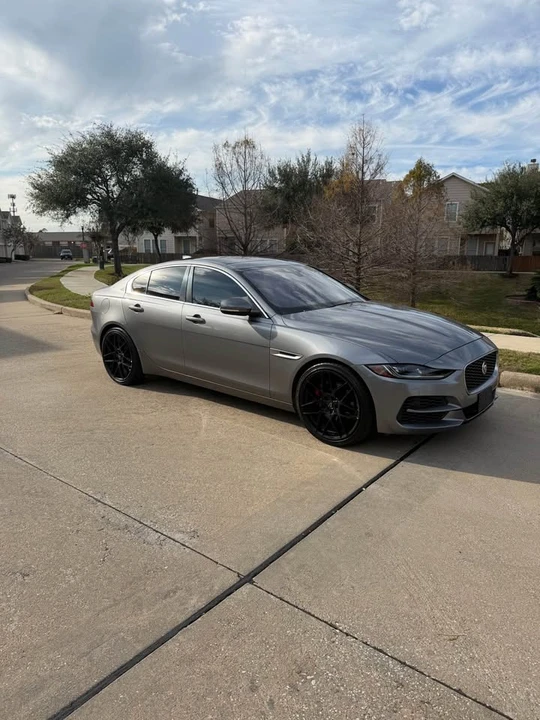 2020 Jaguar XE - Image 5 of 17