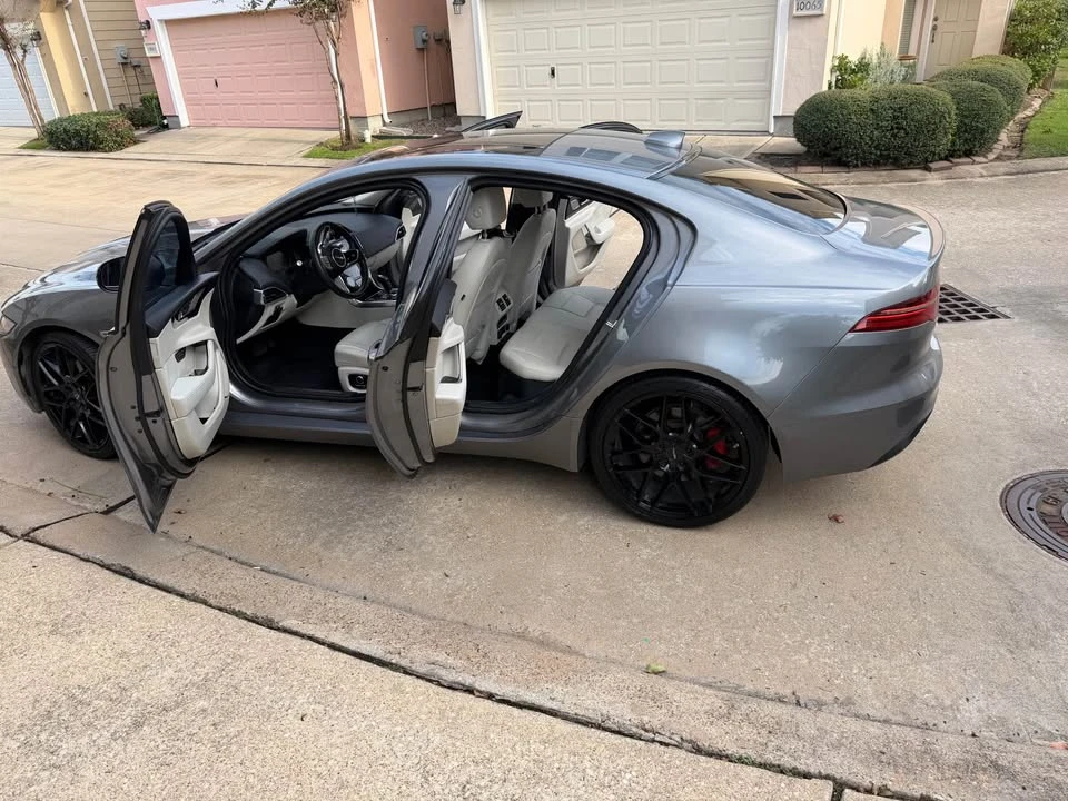 2020 Jaguar XE - Image 17 of 17